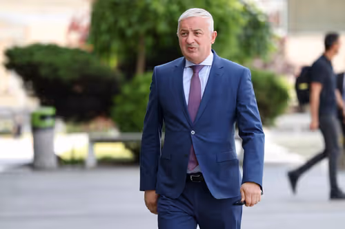 Borenović uputio inicijativu u parlamentarnu proceduru: Višesatna čekanja na granicama postala su nepodnošljiva za građane