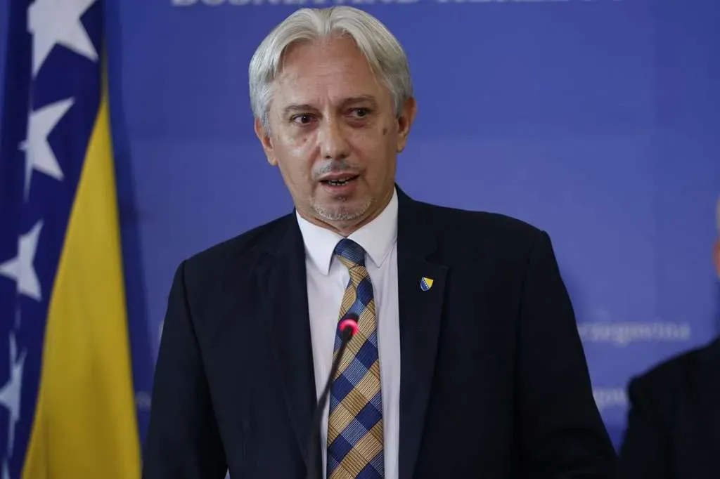 Voditeljica: "Za koga ćete navijati - za BiH ili Hrvatsku?; Kovačević: "Nedvojbeno za BiH u majici ili zastavi s ljiljanima"