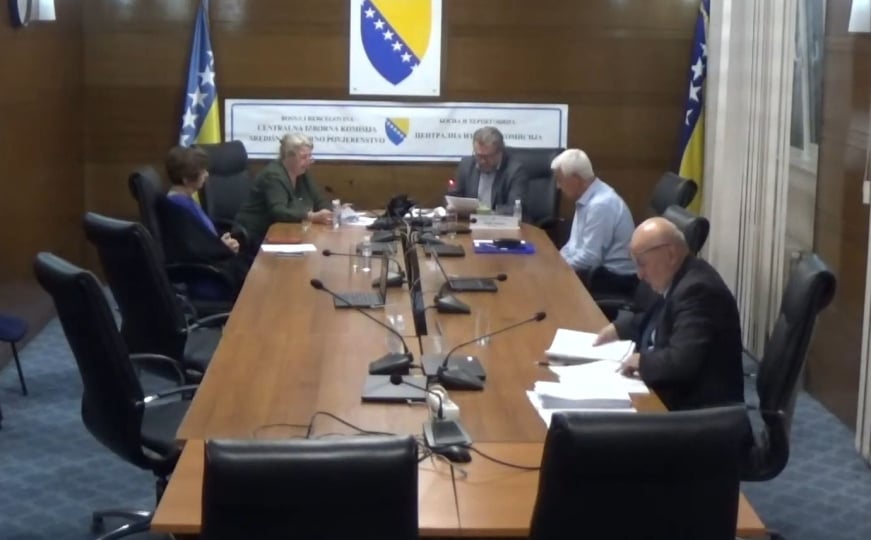 CiK održao sjednicu: Stranke kažnjene zbog preuranjene kampanje, Zdenko Lučić mora platiti 3.000 KM.