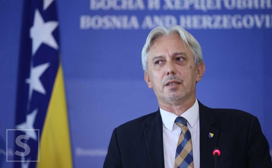 Slaven Kovačević: "Zabranjivanje zastave sa ljiljanima udar je na mir i Ustav!".