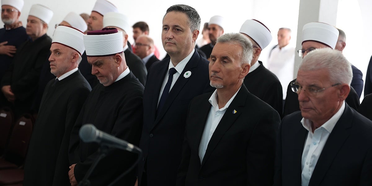 Bećirović u Kamičanima: Zločini u dolini Sane imaju elemente genocida, procesuiranje odgovornih je naša obaveza