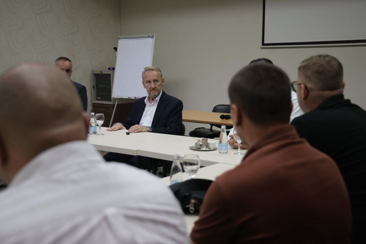 Izetbegović s otpuštenim radnicima u Mostaru: Grubo narušavanje prava Bošnjaka