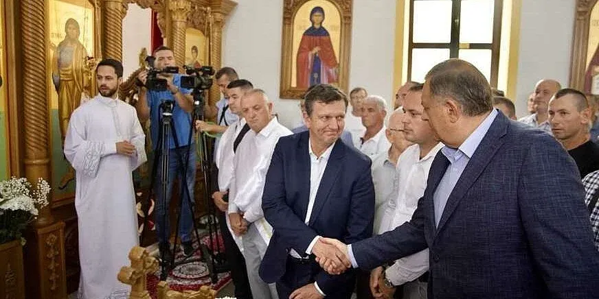 (Ne)očekivan pozdrav privukao pažnju, rukovali se Dodik i Blanuša