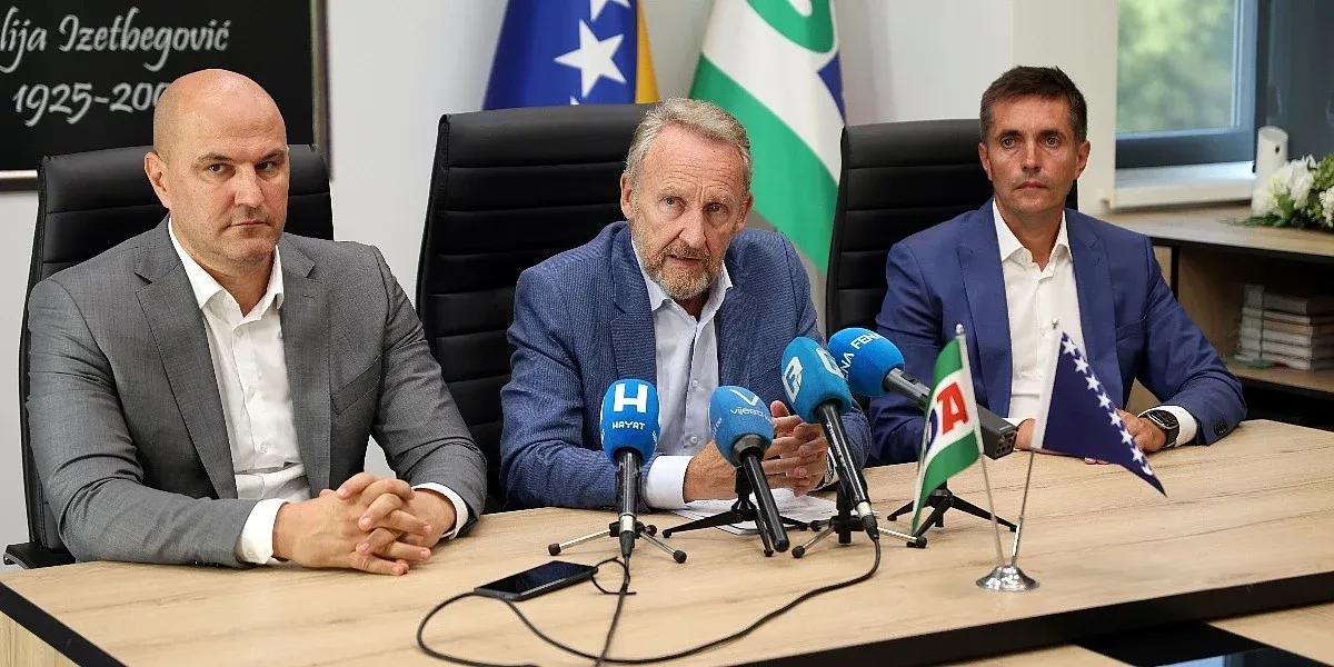 Izetbegovićeva izjava o ratu u BiH izazvala lavinu reakcija: NiP tvrdi da nije lapsus, SDP kaže da "prekraja historiju"