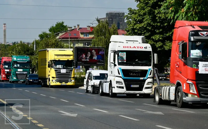Počeo protest prijevoznika u Sarajevu, stigao i Edin Forto