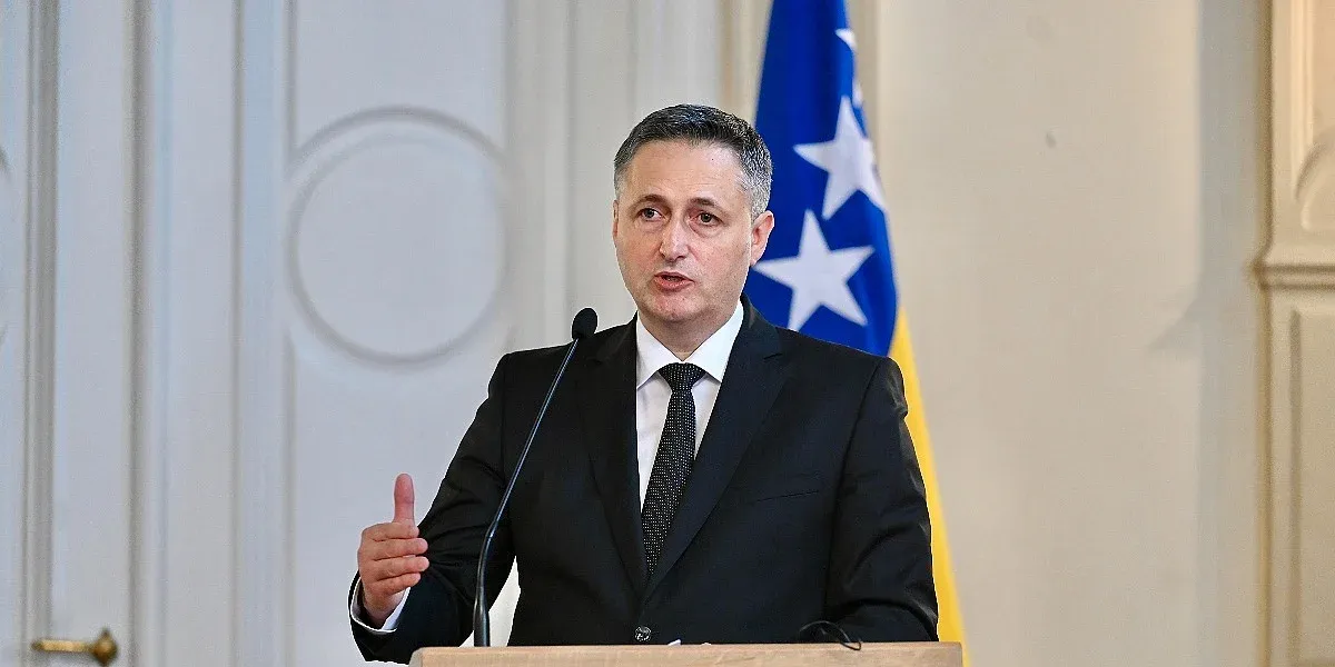 Denis Bećirović upozorio: Državni vrh Srbije se poistovjećuje s jednim od najgorih krvnika u evropskoj historiji