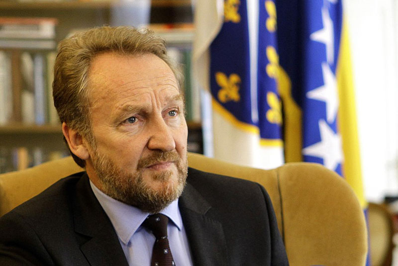 ZA PSIHIJATRIJE Bakir Izetbegović: Srbi i Hrvati su nastali od Bošnjana!