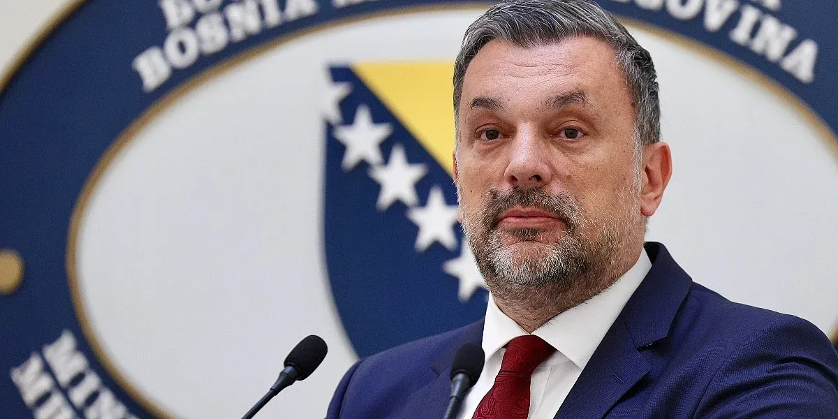 Uživo / Pratite press konferenciju šefa diplomatije BiH Elmedina Konakovića o sahrani Ratka Mladića u Srbiji
