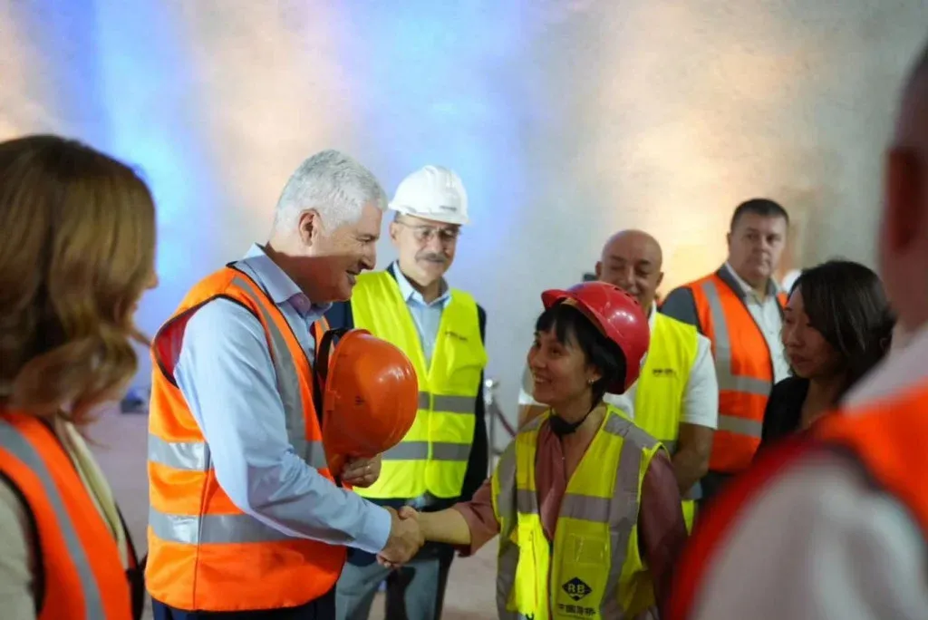 Tunel Kvanj probijen, kampanja u punom jeku: Na slikanje na gradilištu stigli Čović i Nikšić