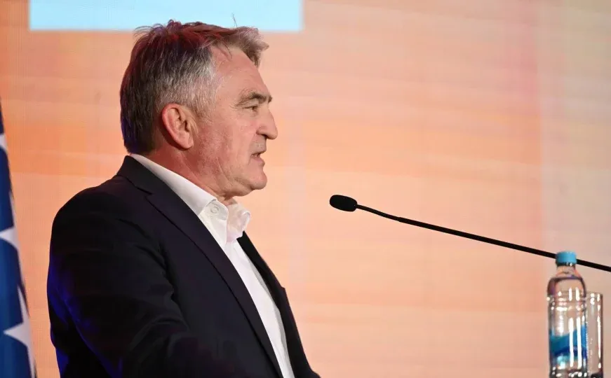 Komšić nakon sahrane Mladića poslao oštru poruku: "Oni ga slave jer je bio zlikovac"