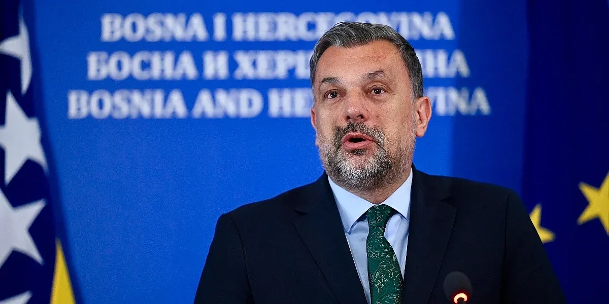 Uživo / Pratite novo obraćanje Elmedina Konakovića o veličanju Ratka Mladića i sahrani u Beogradu