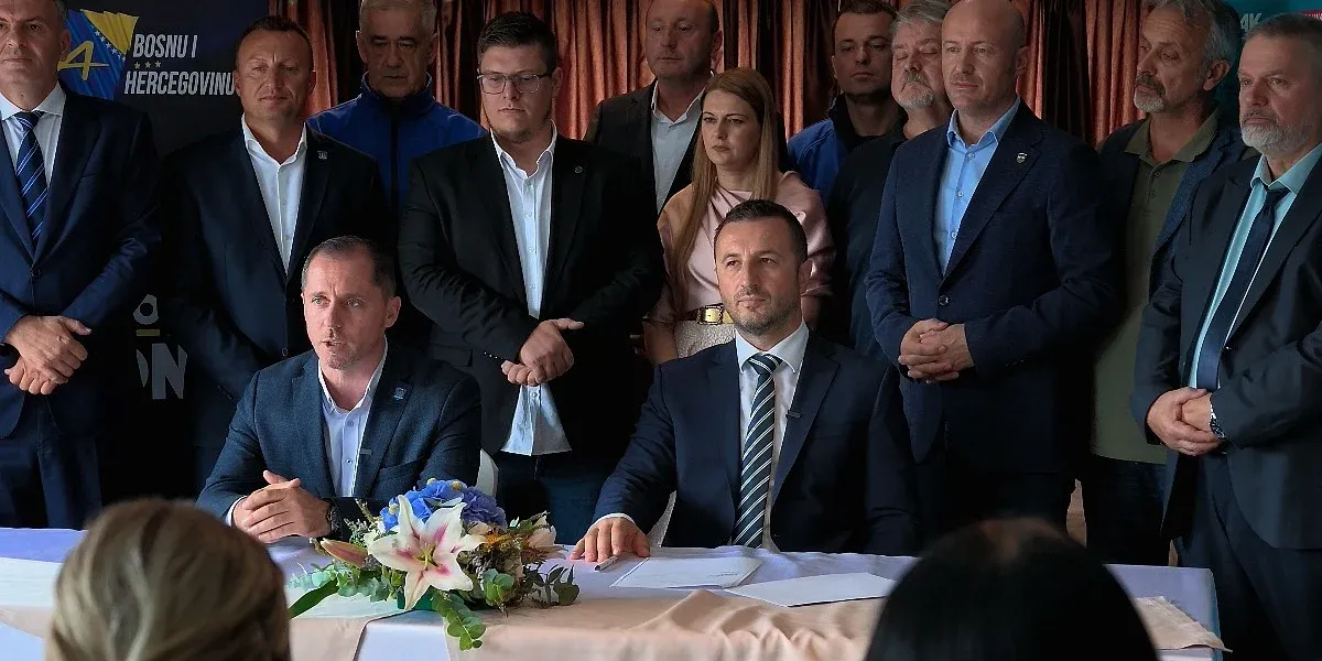 Podrška za Efendića iz Krajine: SBiH i PoMAK potpisali sporazum o saradnji