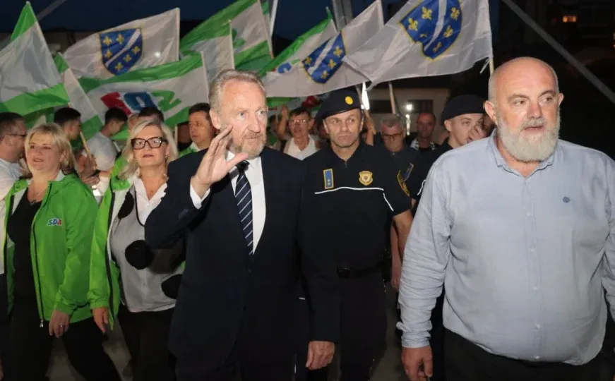 Izetbegović: "Ako Bećirović i Trojka sačuvaju vlast, upitno je kako ćemo sačuvati BiH"