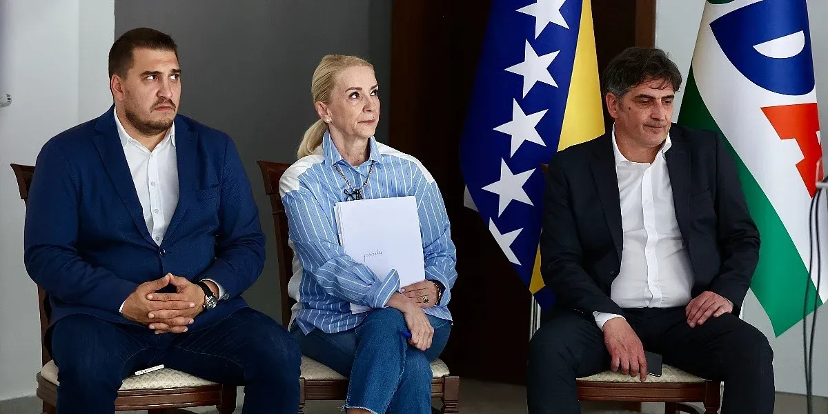 SDA odgovorila Okeriću: Neka kaže ko je sarađivao s mafijom, u toj vlasti su bili Konaković, Zvizdić i Čampara
