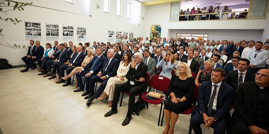 Početak kampanje za Filipović uz Plenkovića? Elita dva HDZ-a se okupila na potpisivanjima ugovora o pomoći Hrvatima