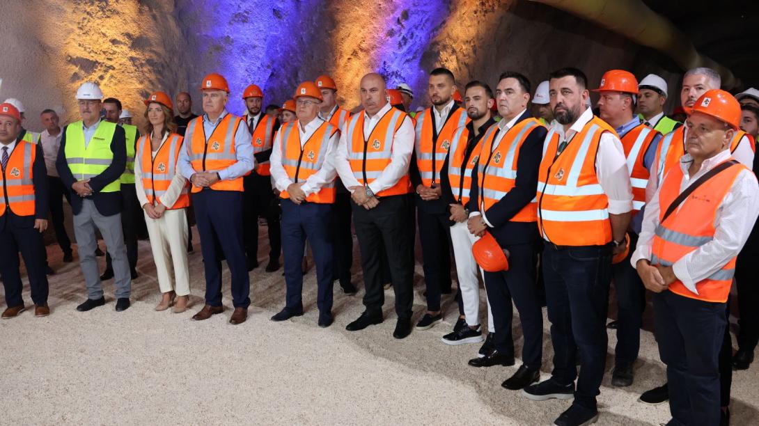 Premijer Nikšić i ministrica Katić na svečanosti: Probijen tunel Kvanj dug 2.645 metara