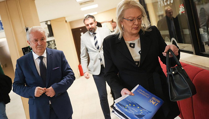 Odluka o imenovanju Vlade FBiH pred potpredsjednicima Lendom i Stojanovićem