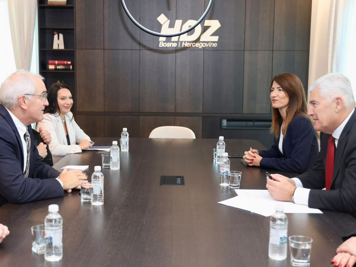 Čović i Filipović u posjet primili veleposlanika Holtzapplea, u fokusu razgovora izborni proces
