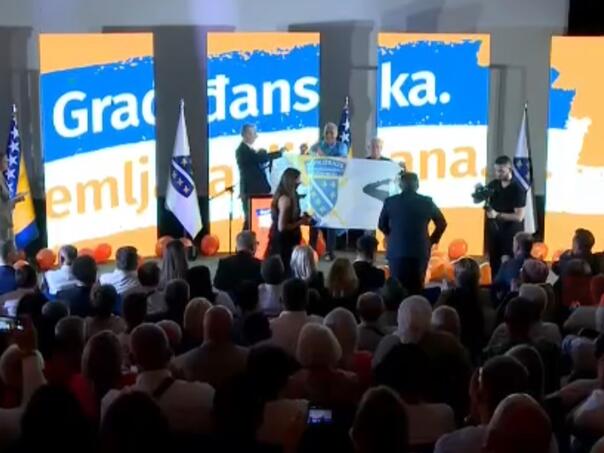 Borci iskazali podršku Kovačeviću i Komšiću, uručili zastavu sa ljiljanima