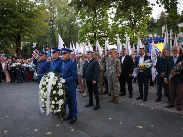 Komšić: Nisu nas uspjeli slomiti, hoće li išta naučiti iz historije?!