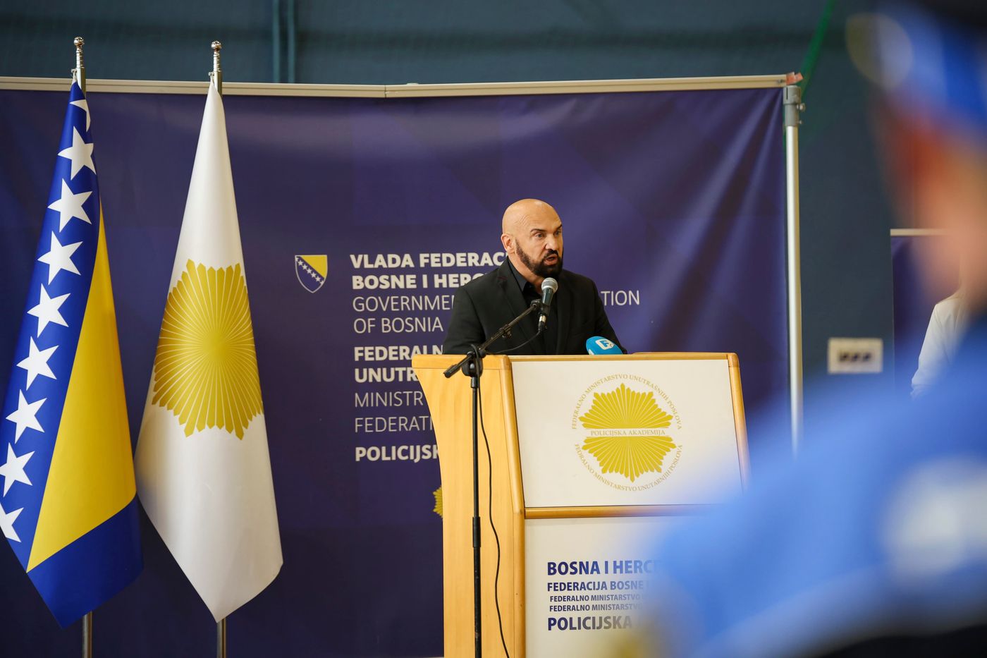 Minister Isak asks whether state resources were used for Košarac’s visit to Mladić’s grave
