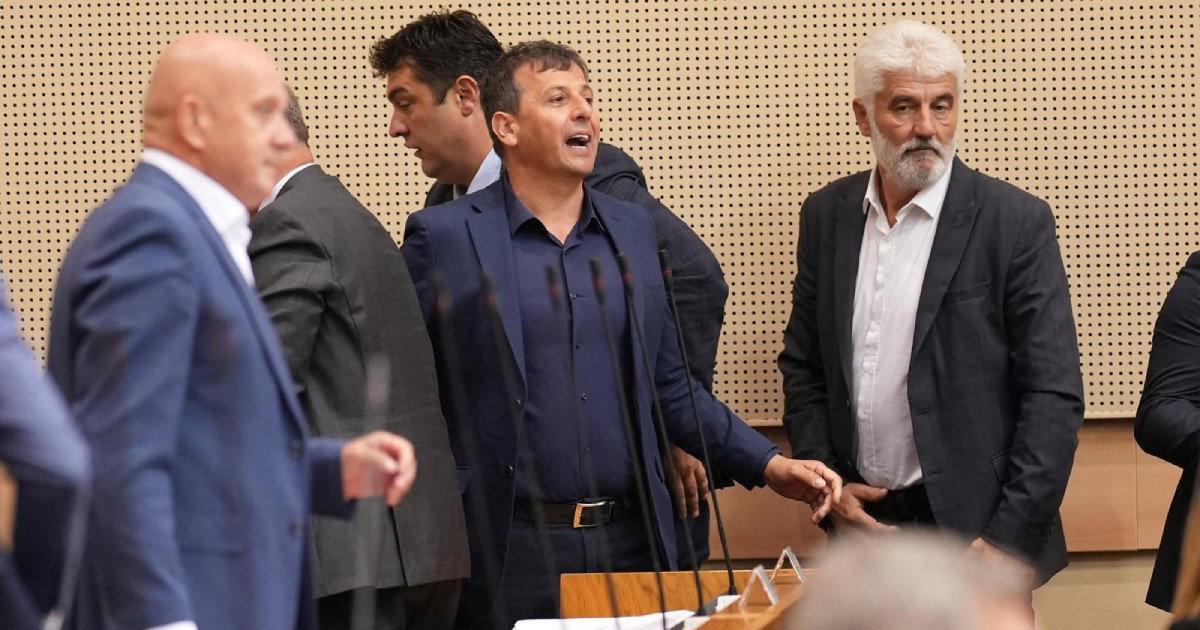 Vukanović rekao kada će biti ugašen OHR, Stevandić ga zbog toga izbacio sa sjednice