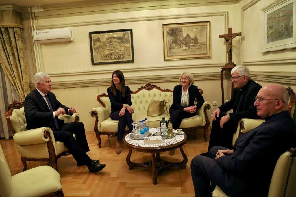 Čović, Krišto i Filipović s biskupom Majićem u Banjoj Luci: Naglašena važnost zaštite povratnika, ostanka i obnove zajednica