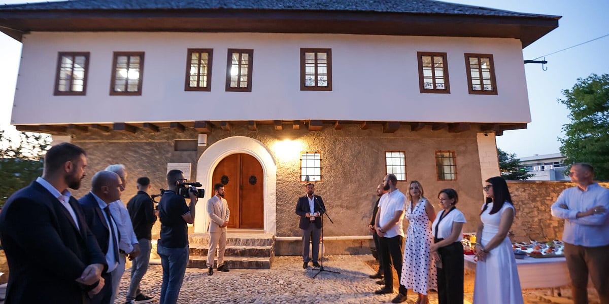 Bećirović i Ogrešević u Cazinu otvorili Muzej "Kuća Nurije Pozderca"
