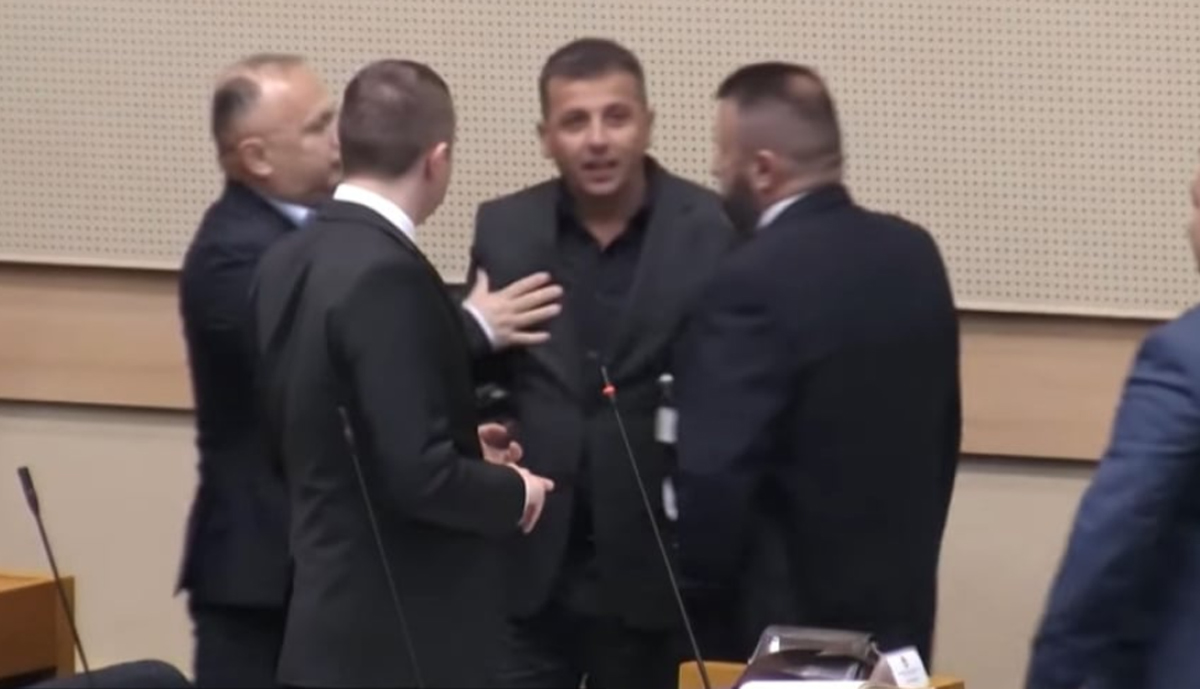 Stevandić Vukanovića nazvao “tupanom” pa ga izbacio sa sjednice NSRS-a