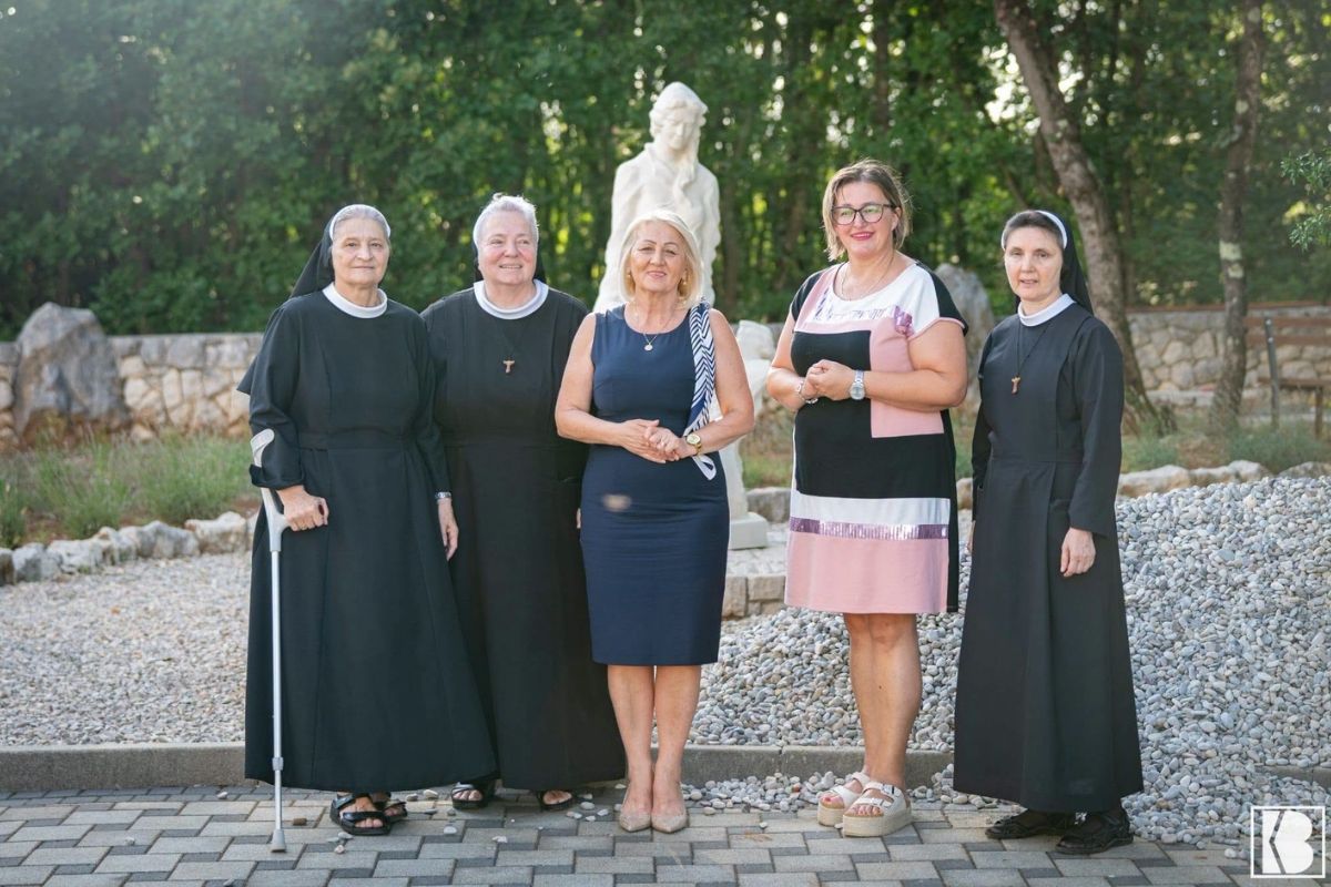 Borjana Krišto posjetila Sigurnu kuću “Majka Krispina” u Međugorju