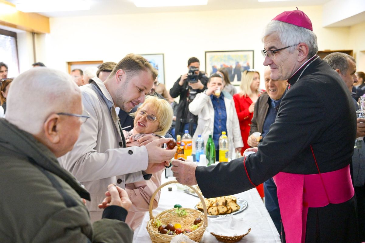 “Pokazali smo da se može i mora drugačije”: Stanivuković čestitao Uskrs uz snažnu poruku
