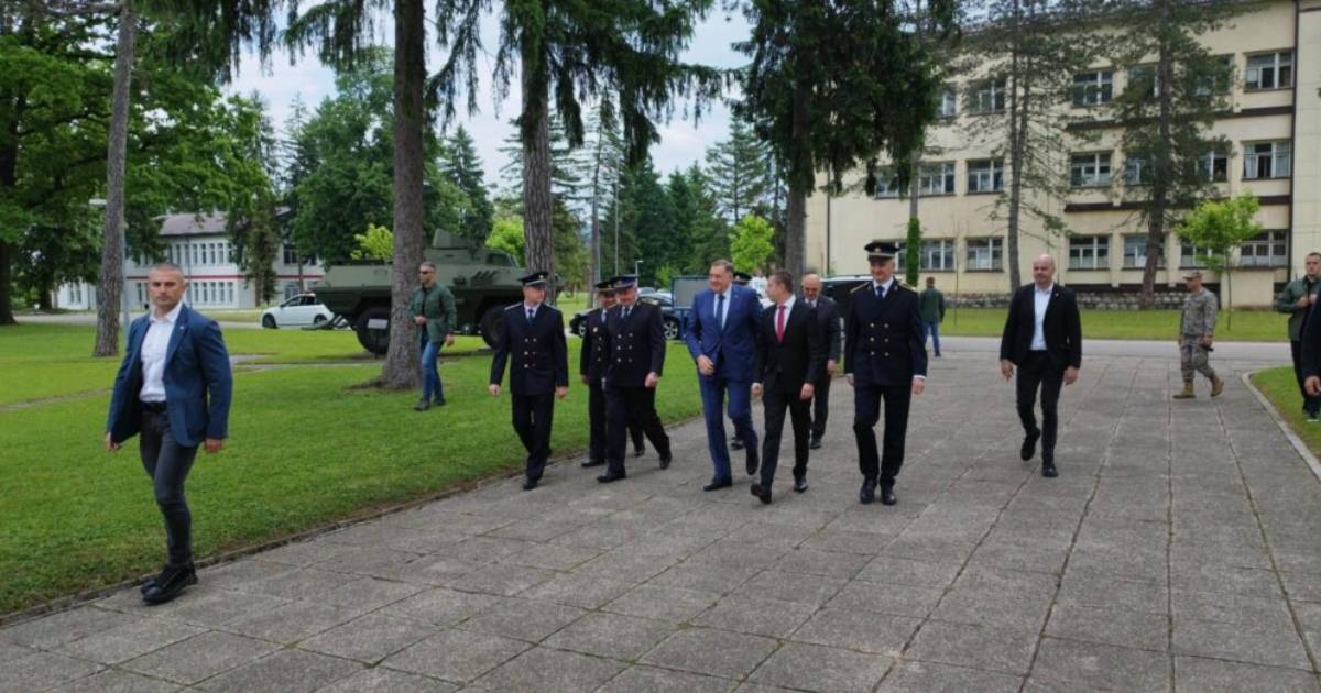 Uprkos zabrani: Dodik, Višković i Stevandić došli u kasarnu OSBiH, dočekao ih Helezov zamjenik