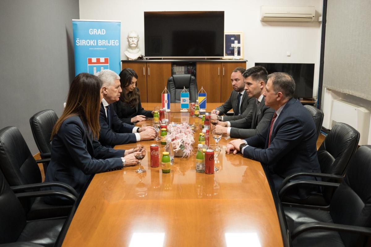 Čović i Filipović u Širokom Brijegu s gradonačelnikom Pavkovićem o nastavku gospodarskog razvoja