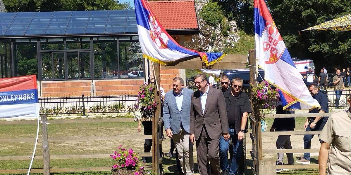Vučić stigao u posjetu BiH, obilazi gradove s Dodikom: "Teško vam je izgovoriti RS, a očekujete poštovanje od Srba"