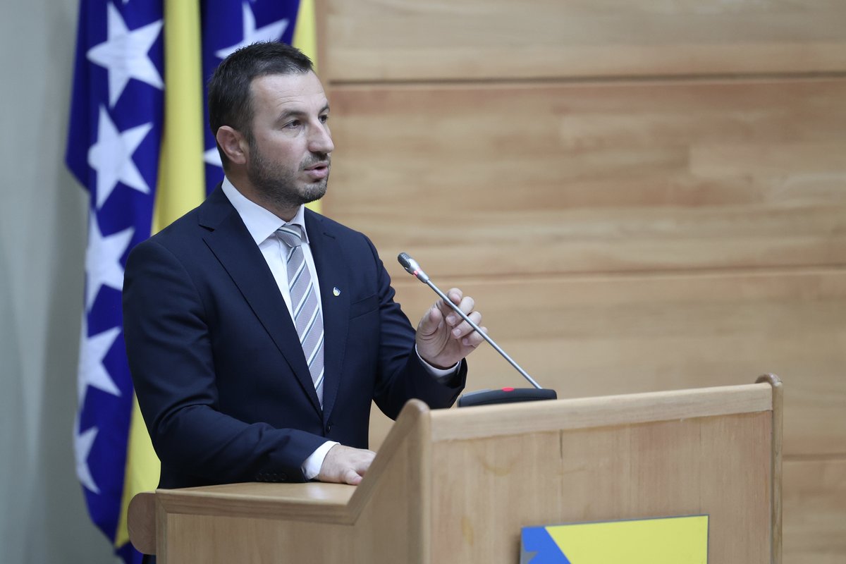 Efendić: Dok ne ukine "dvije škole pod jednim krovom" sa Čovićem ne treba razgovarati ni o čemu drugom - to nema ni u Izraelu
