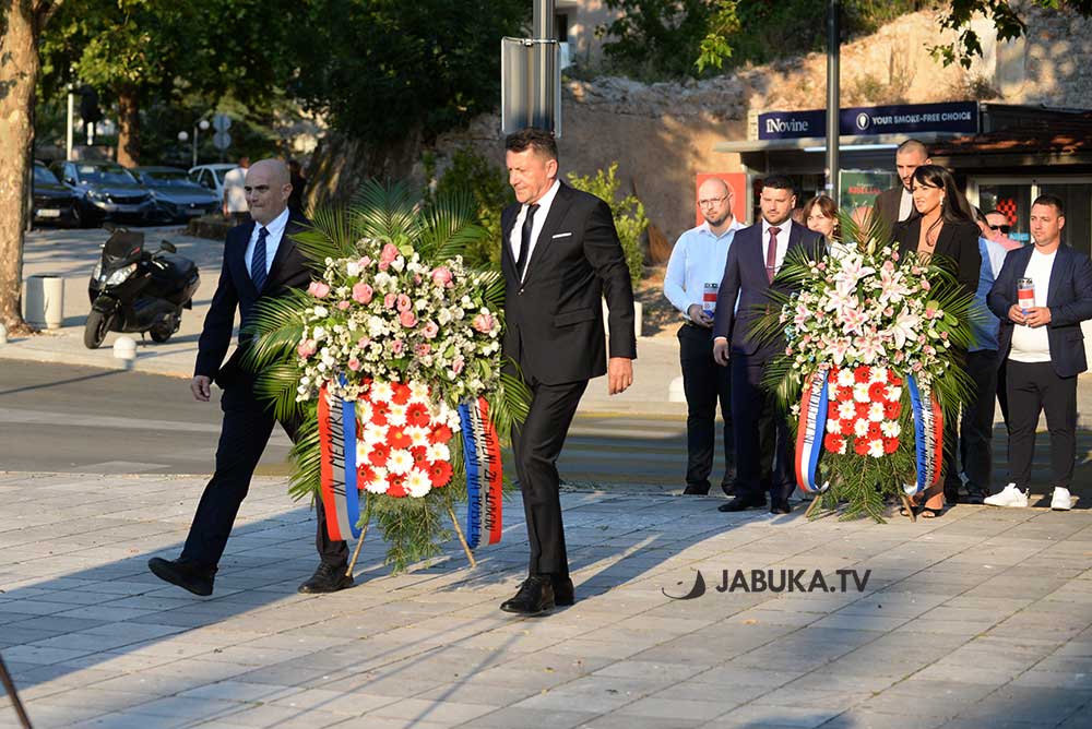 Široki Brijeg: Obilježena obljetnica Oluje – na svečanoj akademiji govorili generali Prkačin i Lučić